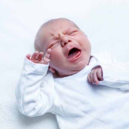 Bébé qui pleure à cause d’un RGO